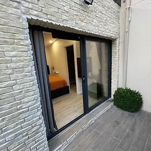 5 Min Airport Aeroport - Shuttle Navette - Parking Appartement